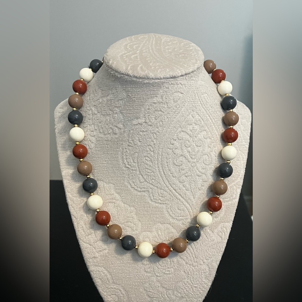 Elegant Multicolor Beaded Necklace